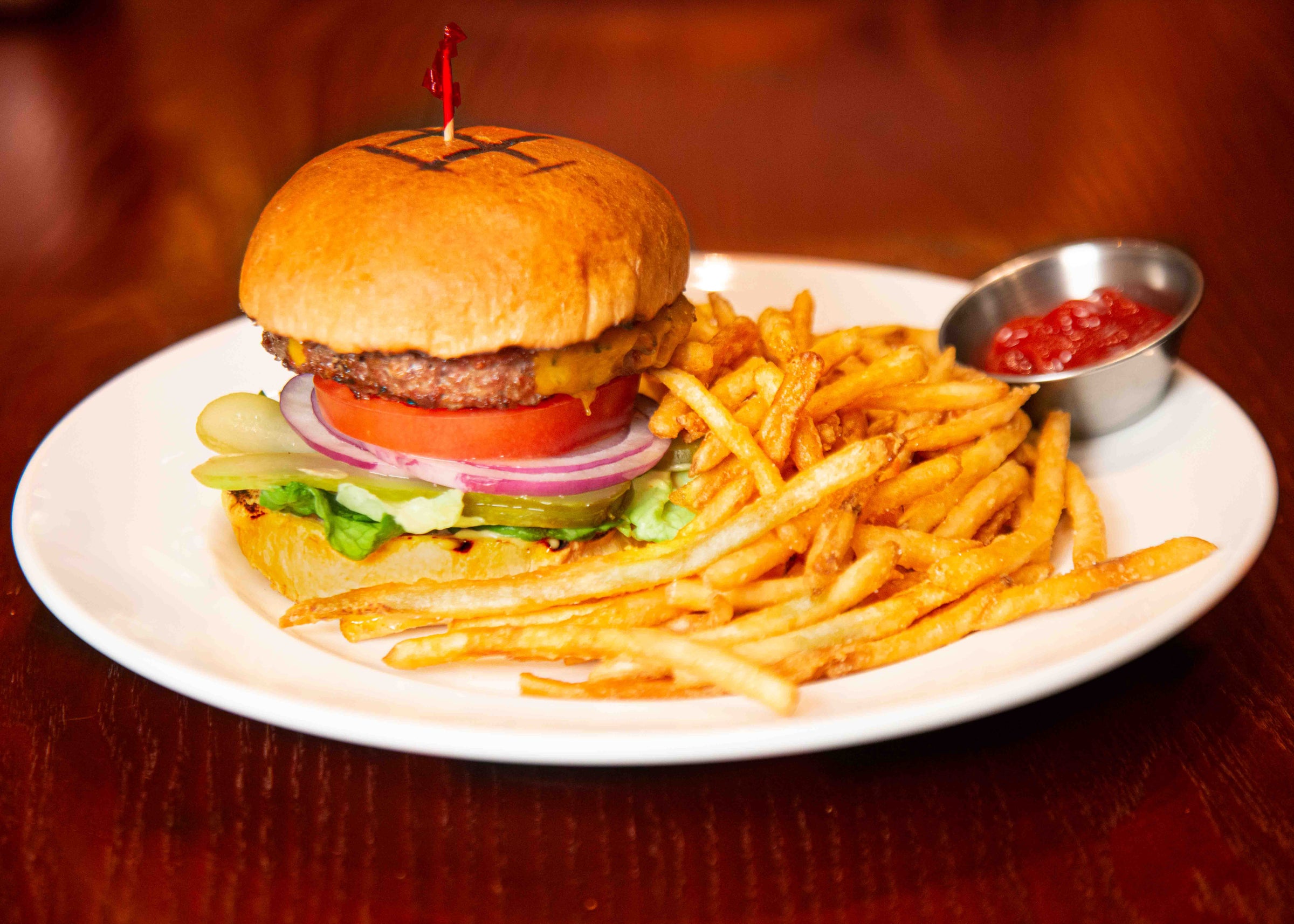 チーズバーガー Deluxe Cheeseburger デラックスチーズバーガー | Midtown BBQ