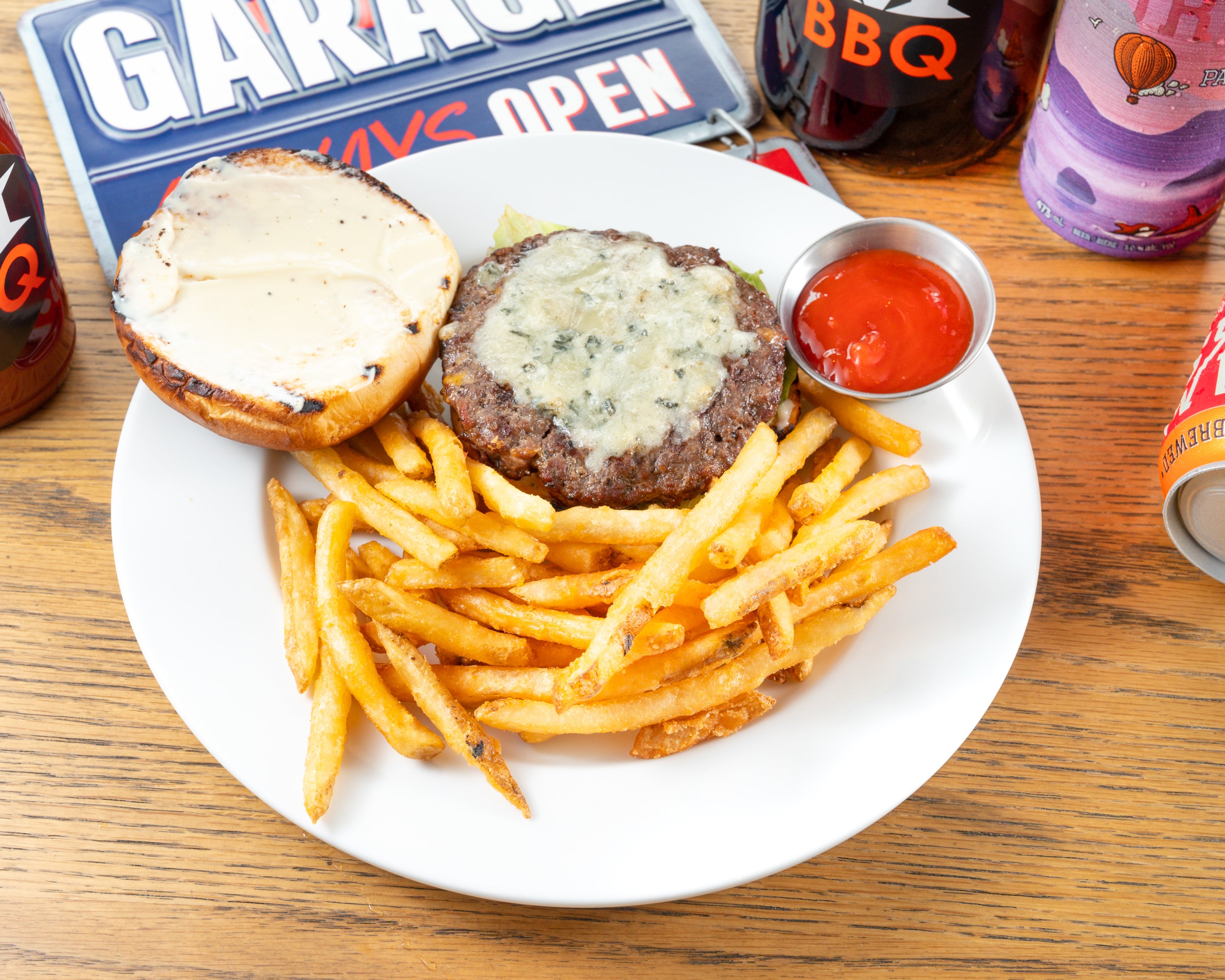 Gorgonzola Cheese Burger ゴルゴンゾーラチーズバーガー | Midtown BBQ