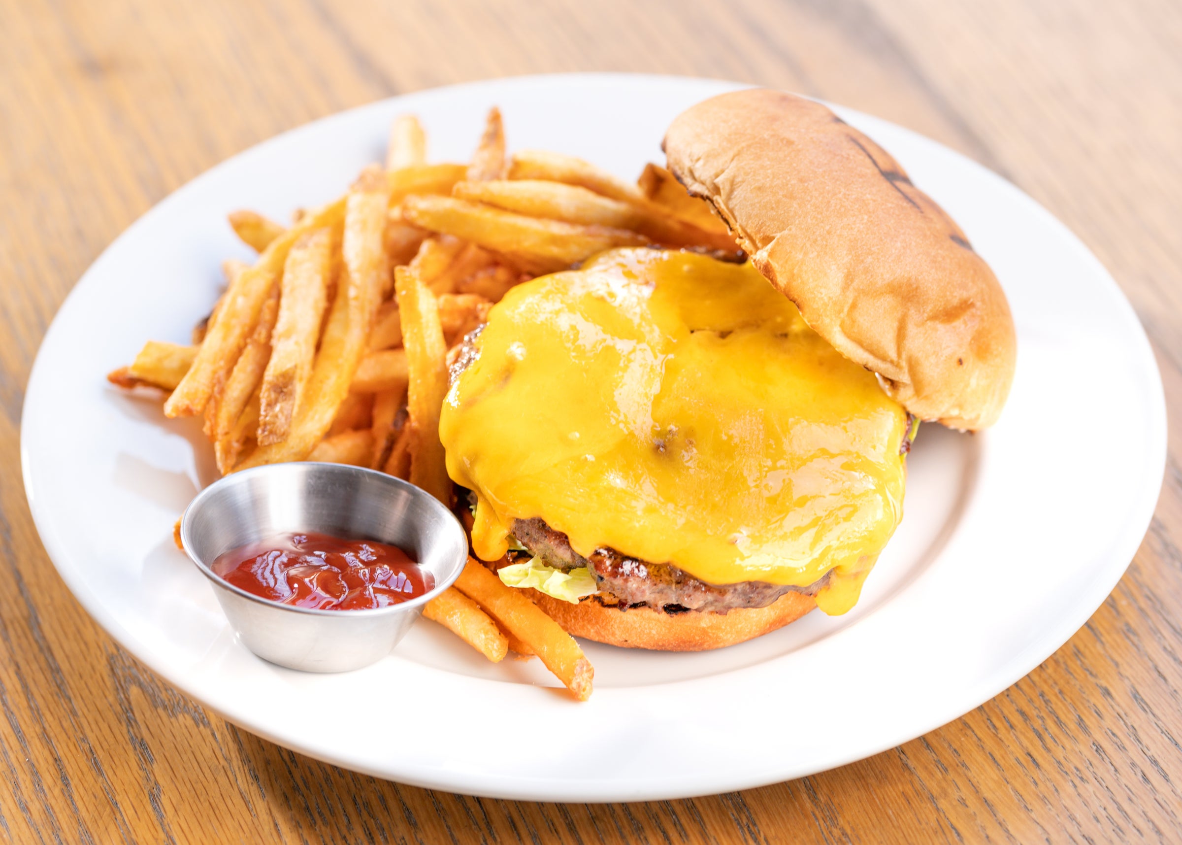 Classic Cheeseburger クラシックチーズバーガー | Midtown BBQ